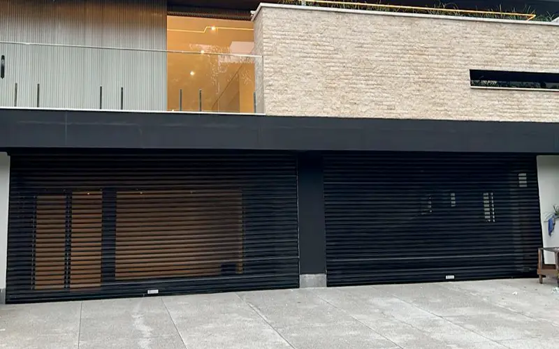 PORTA-DE-ENROLAR-RESIDENCIAL-FECHADA